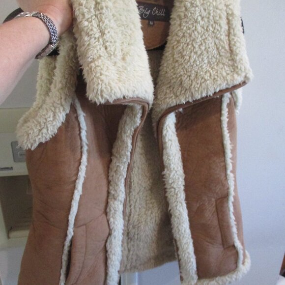 Big Chill Tan brown faux shearling sheepskin vest M  boho - Picture 3 of 4